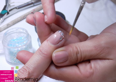 ukrašavanje noktiju