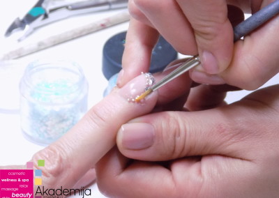 UKRAŠAVANJE NOKTIJU – sa nastave na kursu za Nadogradnju noktiju sa nail art-om