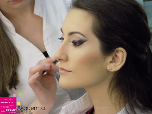 SMOKEY EYELINER – sa nastave na kursu scenske šminke
