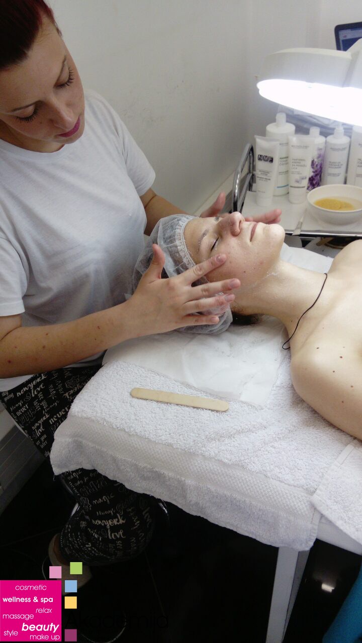 MASAŽA LICA PROTIV BORA – masaža sa efektom liftinga kože lica