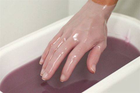 PAKOVANJE RUKU PARAFINOM – dubinska hidratacija ruku