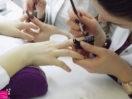 NAJČEŠĆE PROMENE NA NOKTIMA – nastava na predmetu Nadogradnja noktiju sa nail art-om