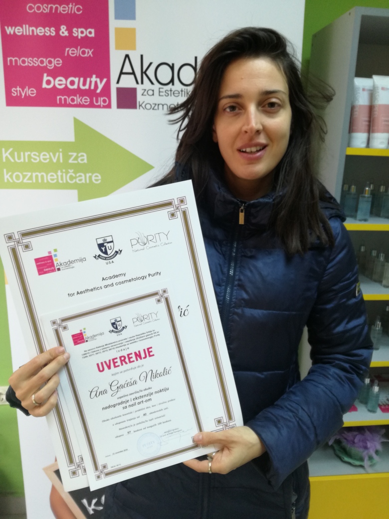 Ana Gaćeša Nikolić, kurs nadogradnje noktiju sa nail art-om